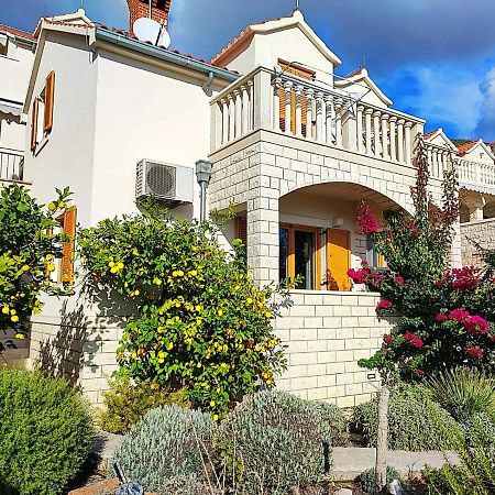 Apartments Benika Bol Luaran gambar