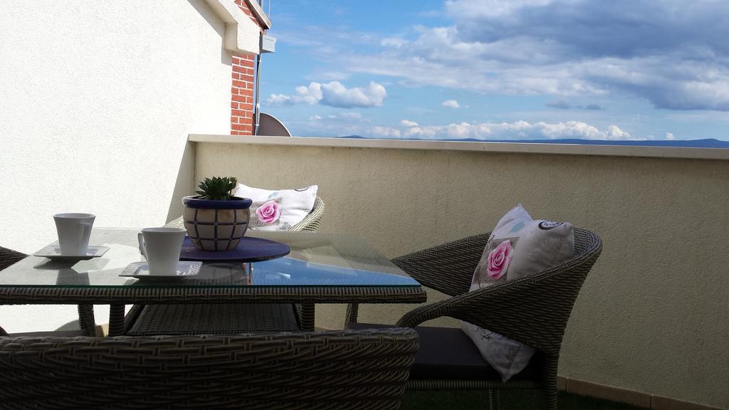 Apartments Benika Bol Bilik gambar